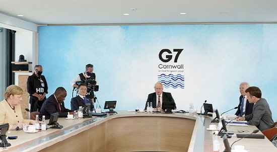 문재인 대통령은 6월 13일 주요 7개국(G7) 정상회의에서 2050 탄소중립 의지를 재확인하고 이를 위한 한국의 행동계획을 설명했다.